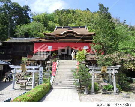 琵琶湖の竹生島神社の本殿 4837865