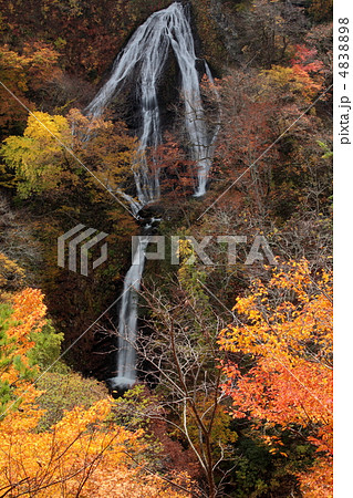 紅葉の七ツ滝 4838898
