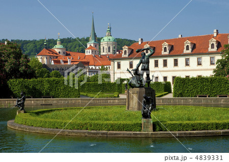 prague, valdstejnska garden 4839331