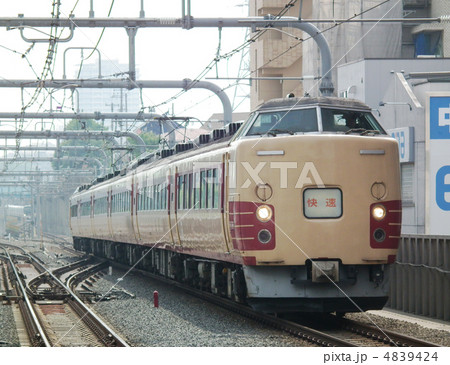 ホリデー快速河口湖3号 183・189系 国立駅 ホリデー快速河口湖3号 183・189系 国立駅 4839424