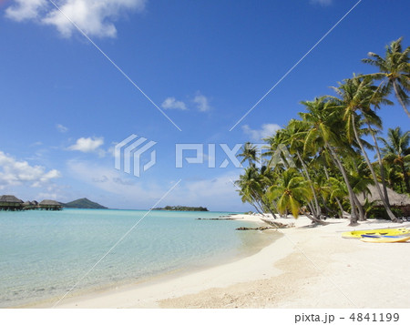 ボラボラ島のビーチ 4841199