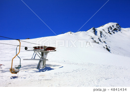 Wonderful view of the cableway in the mountains. Wonderful view of the cableway in the mountains. 4841434