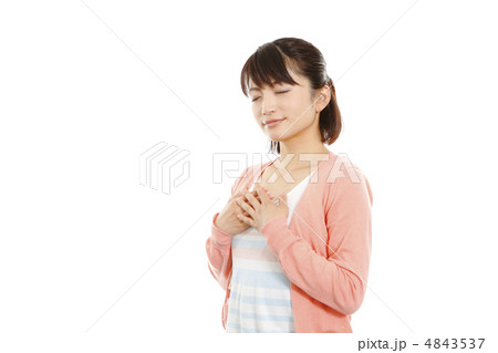 リラックスの女性　モデル：大友　歩 4843537