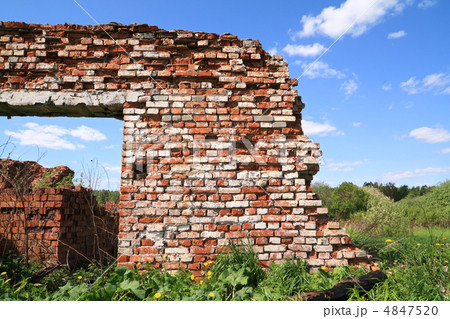 destroyed brick wall destroyed brick wall 4847520