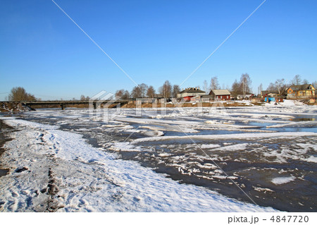 driving of ice on river 4847720