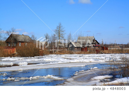 driving of ice on river 4848003