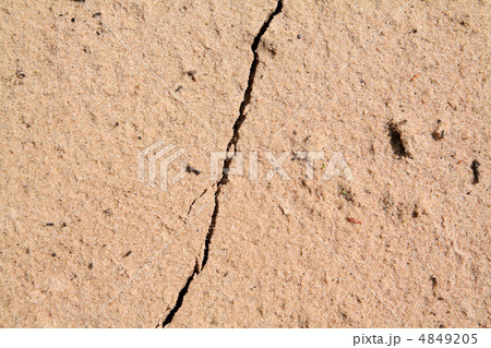 rift in sand 4849205