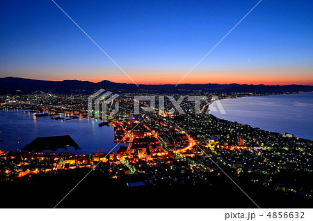 夜明け前の港町～函館朝夜景 4856632
