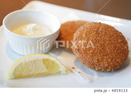 かにクリームコロッケ タルタルソース添え 4859133