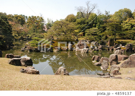 二条城の「二の丸庭園」（京都市中京区二条通堀川西入二条城町） 4859137