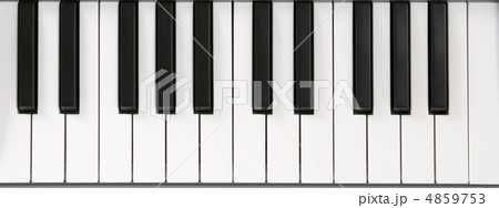 Piano keyboard close-up 4859753