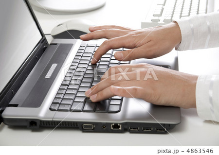 Female hands typing a letter on the laptop 4863546