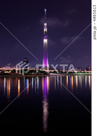 東京スカイツリーのライトアップ・雅と隅田川に映える景観 4865615