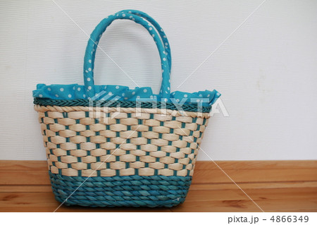 水色系のカゴバッグ　夏小物 4866349