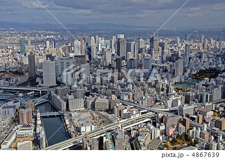 大阪キタのビル群を空撮 大阪キタのビル群を空撮 4867639