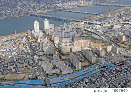 大阪市此花区の集合住宅を空撮 4867640