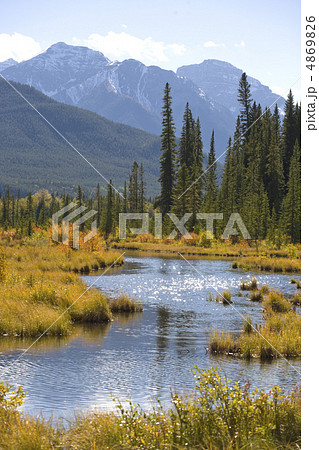 Vermilion Lakes in autumn 4869826