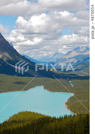 Mountain Lake in the Canadian Rockies Mountain Lake in the Canadian Rockies 4870054