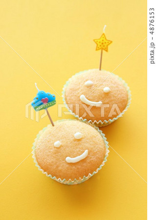 お祝いカップケーキ お祝いカップケーキ 4876153