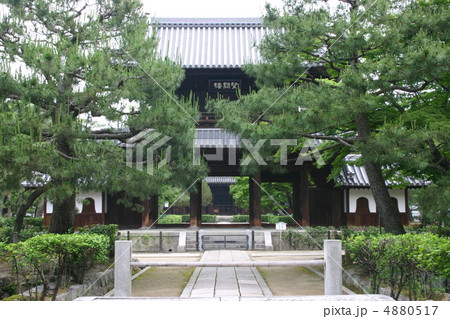 京都　建仁寺　三門 4880517