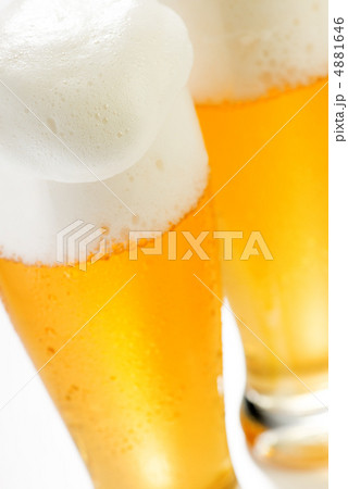 【A3対応】グラスビールのアップ(縦・ツイン・斜め・左向き) 【A3対応】グラスビールのアップ(縦・ツイン・斜め・左向き) 4881646
