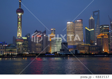 上海 バンドより浦東地区夜景 上海 バンドより浦東地区夜景 4883537