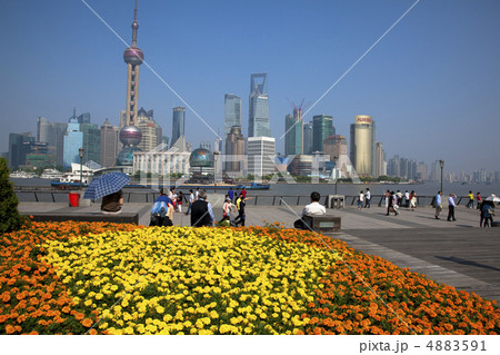 上海 バンドより浦東地区の近代ビル群 上海 バンドより浦東地区の近代ビル群 4883591