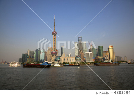 上海 バンドより浦東地区の近代ビル群 上海 バンドより浦東地区の近代ビル群 4883594