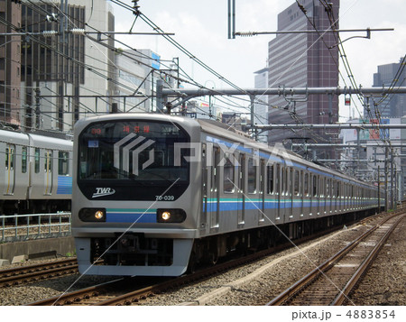 埼京線 70-000形 新大久保駅 埼京線 70-000形 新大久保駅 4883854