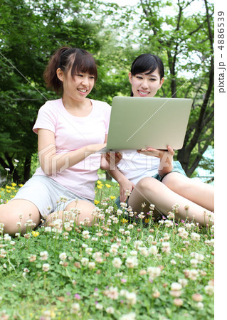 屋外でネット 屋外でネット 4886539