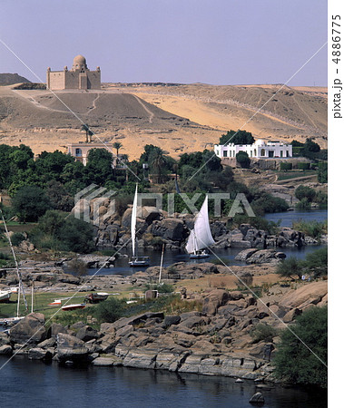 アガ・カーンの廟とナイル川 4886775