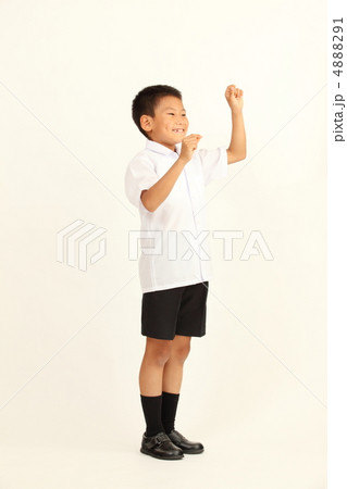 指揮をする男の子 4888291
