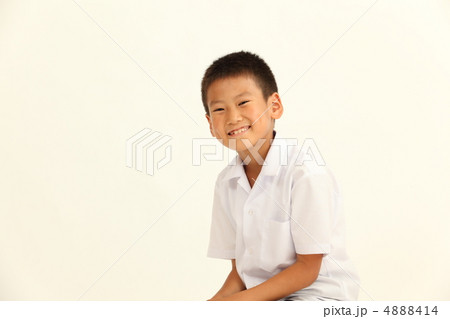 お辞儀する男の子 お辞儀する男の子 4888414