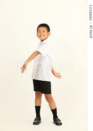 体操する男の子 体操する男の子 4888421