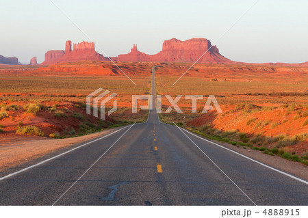 モニュメントバレーへの道 4888915