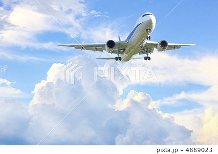 夏雲と飛行機 4889023