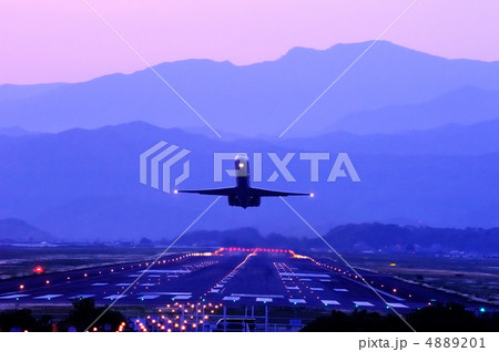 ダグラスＭＤー９０東京行き最終便TakeOffGoodDay 4889201