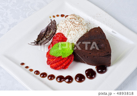 Chocolate flan 4893818