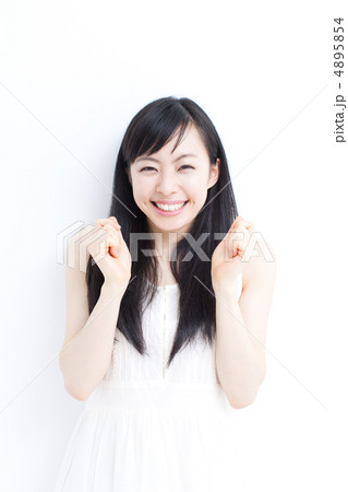 喜ぶ女性 4895854