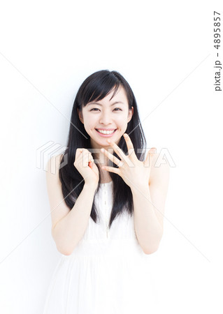 喜ぶ女性 4895857