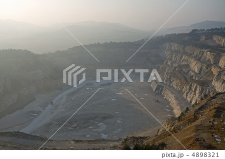 opencast mine opencast mine 4898321