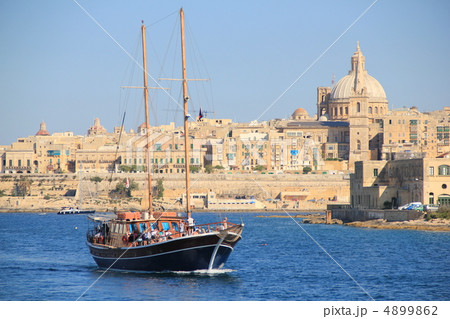 地中海の街と船 4899862