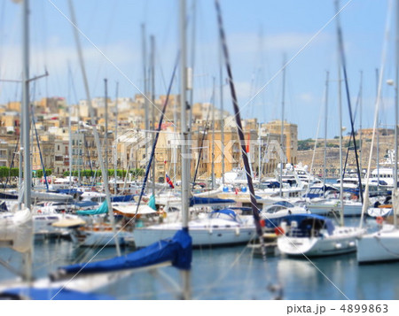 地中海の船着き場 4899863