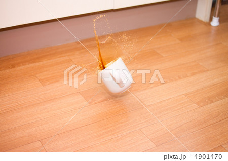 激しくコーヒーこぼしちゃった。 激しくコーヒーこぼしちゃった。 4901470
