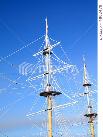ship masts in ice 4902479