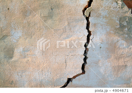 rift in old brick wall 4904671