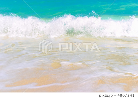 カラフルなビーチの波 カラフルなビーチの波 4907341