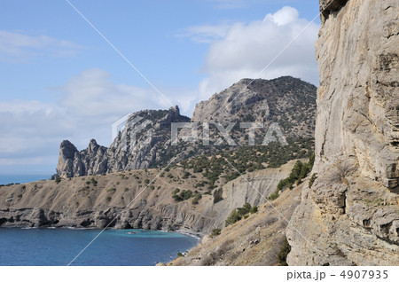 The sea and mountains The sea and mountains 4907935