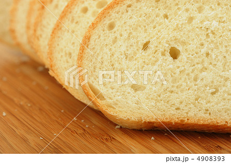 The cut bread on a chopping board 4908393