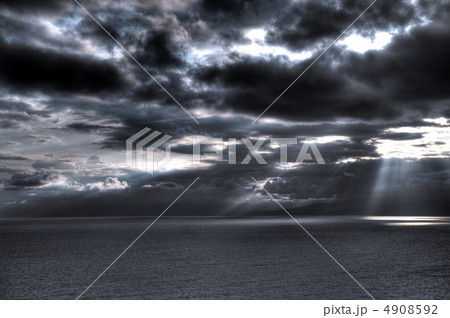 The sea and the sky 4908592